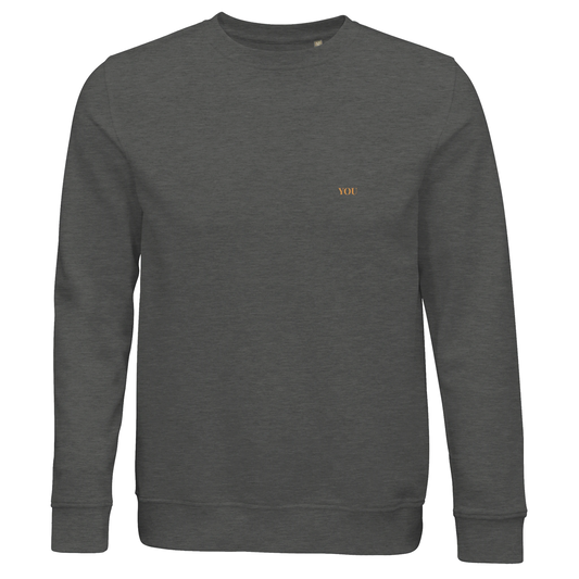 Lettre crewneck sweater donkergrijs met initialen voor aanzicht 